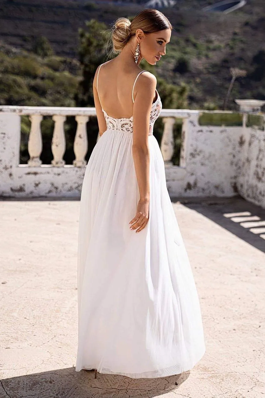 Flowy Beach Wedding Dress White Backless Bridal Gown with Split PW454